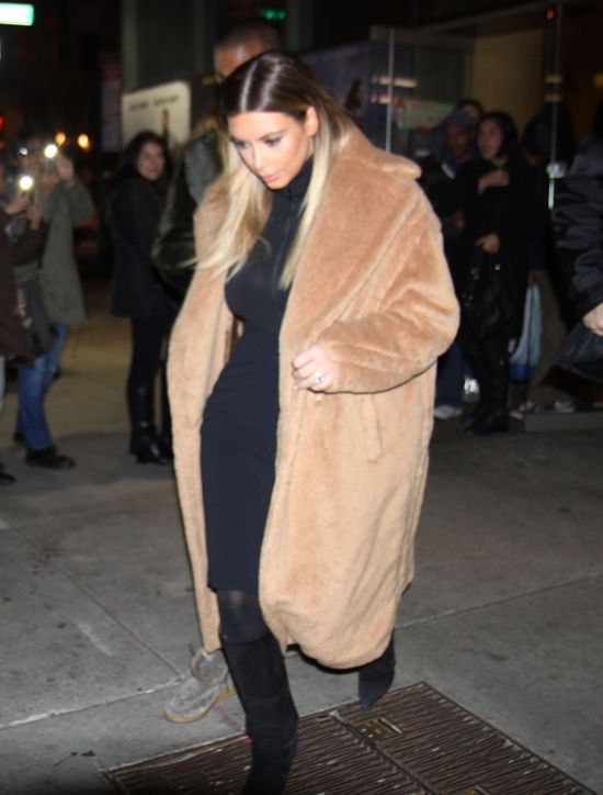 Kim Kardashian wpada ze skrajności w skrajność (FOTO) Kim Kardashian wpada ze skrajności w skrajność (FOTO)