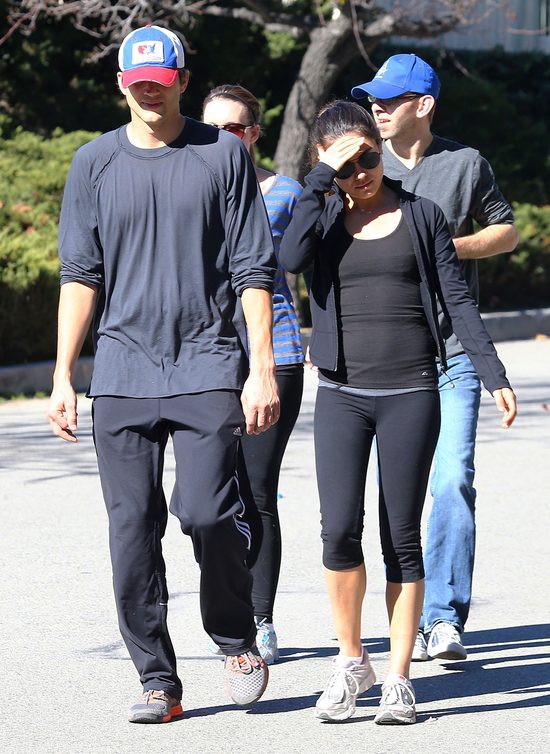 Czy Kutcher zapuścił się przy Mili Kunis? (FOTO)