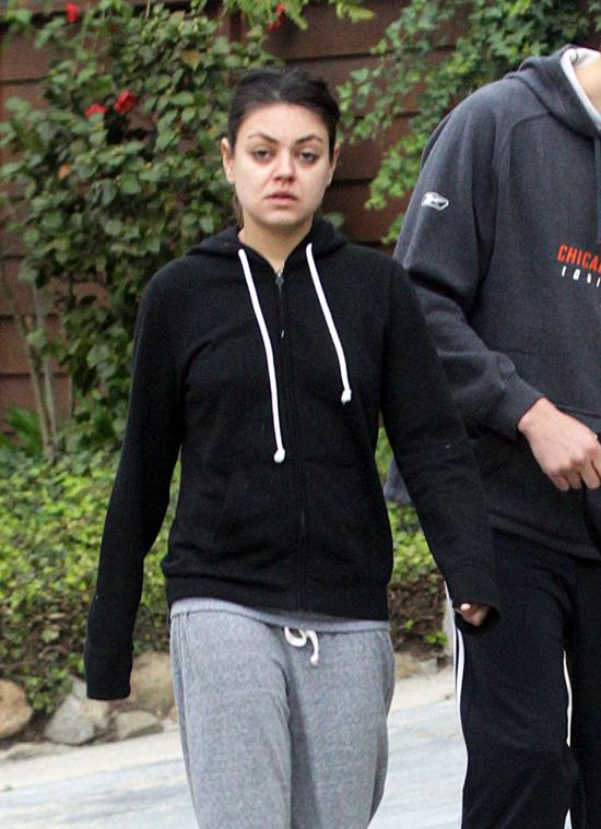 Mila Kunis: Albo piersi, albo pupa (FOTO)