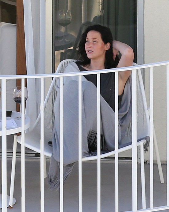 Jennifer Lawrence relaksuje się na Hawajach (FOTO)