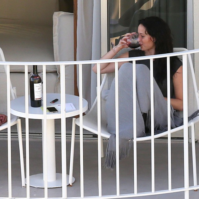 Jennifer Lawrence relaksuje się na Hawajach (FOTO)