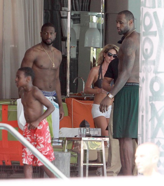 LeBron James pokazuje swoją seksowną klatę (FOTO)