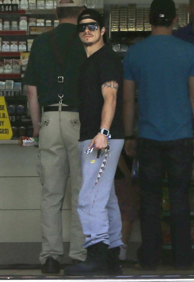 Jennifer Lopez twierdzi, że jest singielką, ale... (FOTO)