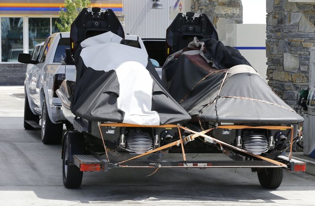 Jennifer Lopez twierdzi, że jest singielką, ale... (FOTO)