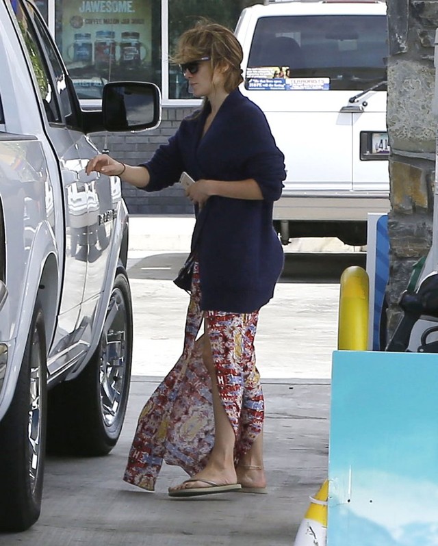 Jennifer Lopez twierdzi, że jest singielką, ale... (FOTO)