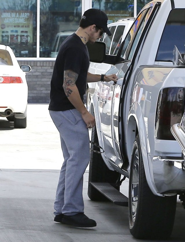 Jennifer Lopez twierdzi, że jest singielką, ale... (FOTO)