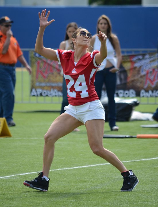 Jennifer Lopez z chłopakiem na boisku (FOTO)