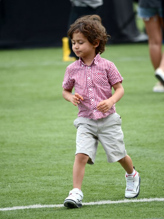 Jennifer Lopez z chłopakiem na boisku (FOTO)