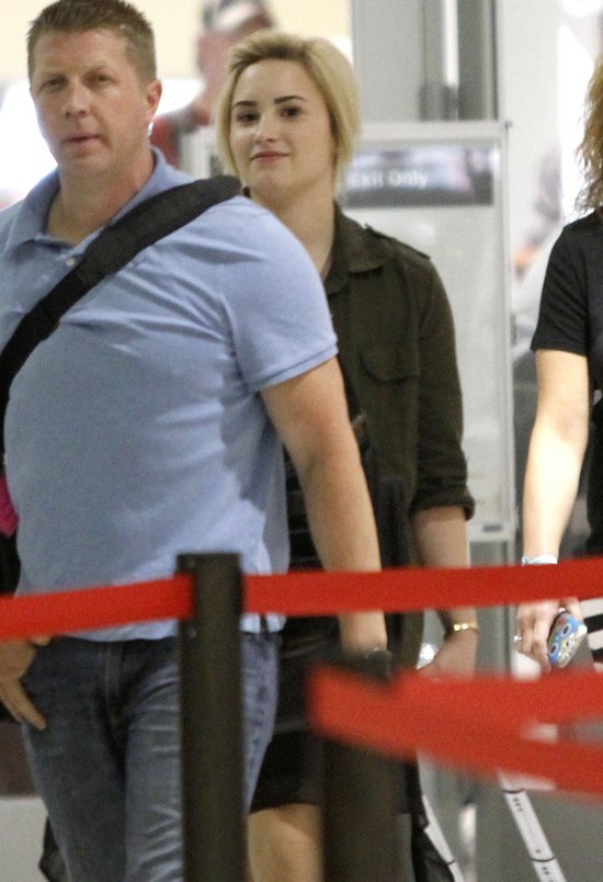 Zdenerwowana Demi Lovato (FOTO) Zdenerwowana Demi Lovato (FOTO)