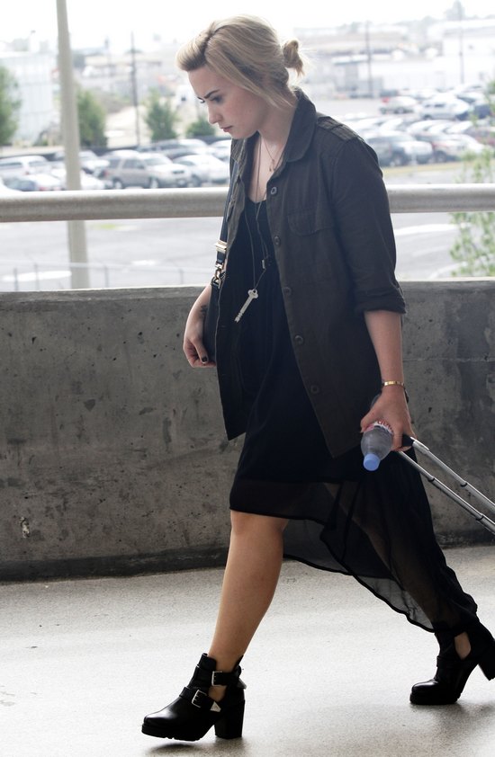 Zdenerwowana Demi Lovato (FOTO) Zdenerwowana Demi Lovato (FOTO)