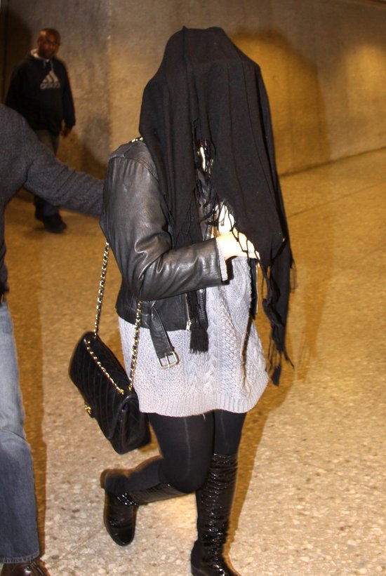 Nie miała ochoty na towarzystwo paparazzi (FOTO)