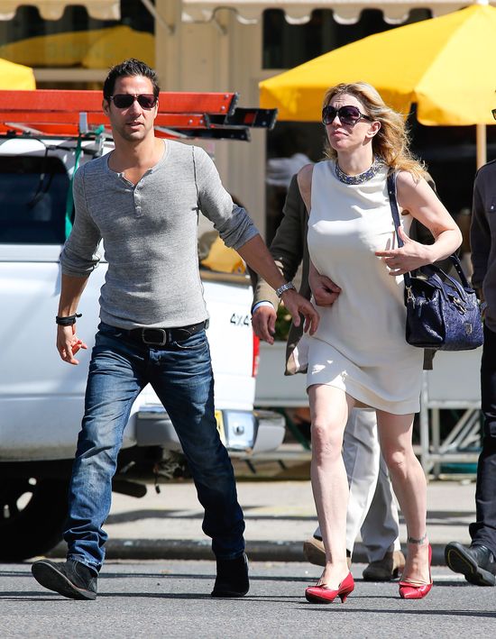 Z kim Courtney Love trzyma się za ręce? (FOTO) Z kim Courtney Love trzyma się za ręce? (FOTO)