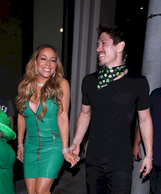 Mariah Carey bawi się ze swoim kochankiem pośród... karłów