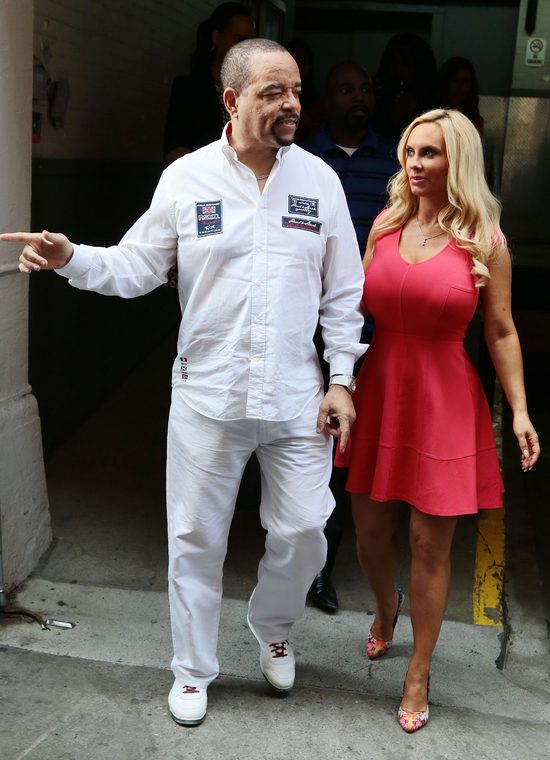 Ciężarna Coco pozuje do zdjęć fotoreporterom (FOTO)