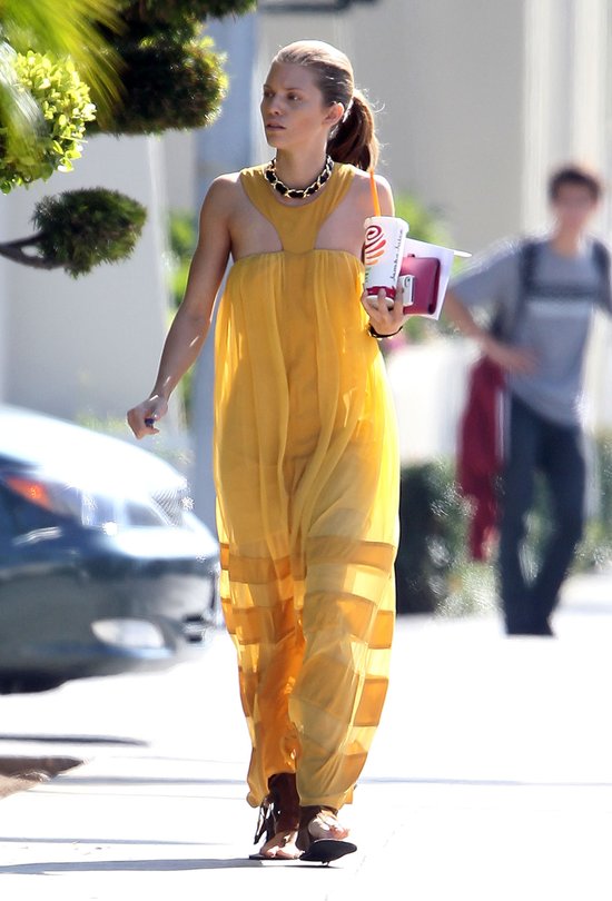 AnnaLynne McCord w prześwitującej sukience (FOTO)