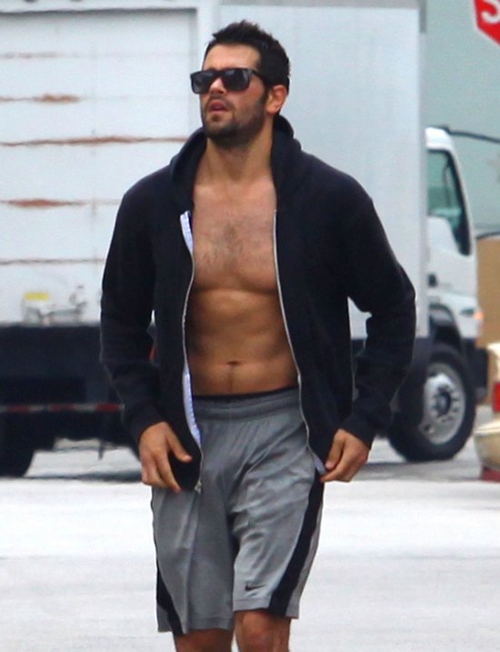 Jesse Metcalfe pokazuje ciało (FOTO)