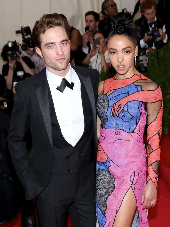 Tego nie było: sukienka z penisem na gali MET