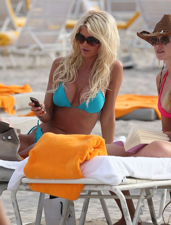 Victoria Silvstedt smaży się w słońcu Miami (FOTO)