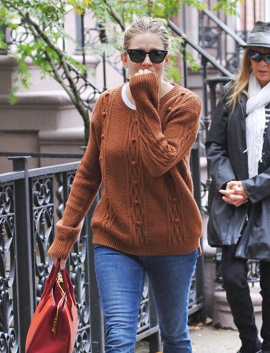 Gdzie ten blask Sienny Miller? (FOTO)