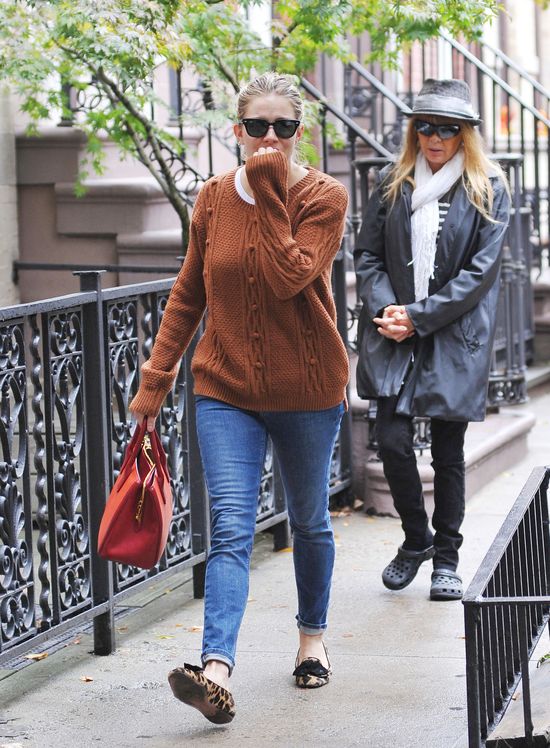 Gdzie ten blask Sienny Miller? (FOTO)