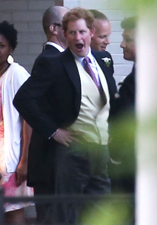 Williamie, Harry! Gdzie się podziały Wasze maniery? (FOTO) Williamie, Harry! Gdzie się podziały Wasze maniery? (FOTO)