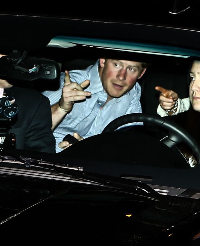 Williamie, Harry! Gdzie się podziały Wasze maniery? (FOTO) Williamie, Harry! Gdzie się podziały Wasze maniery? (FOTO)