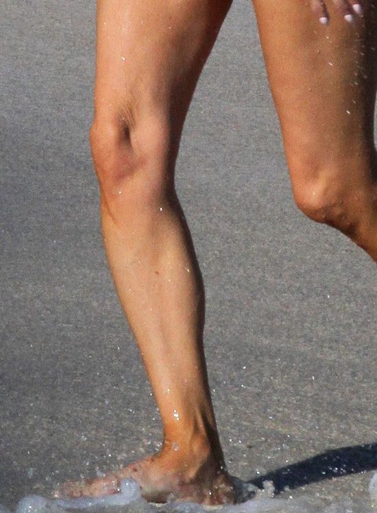 Kate Moss pozuje na karaibskiej plaży (FOTO)