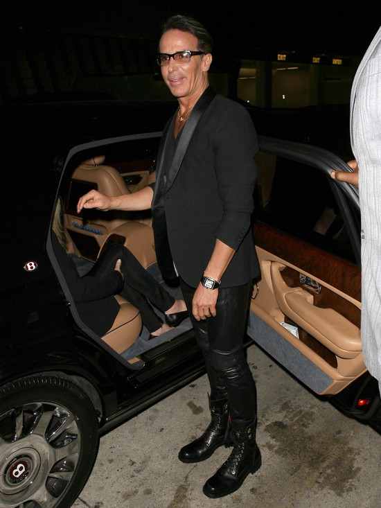 Zoperowane do granic możliwości idą na kolację (FOTO)