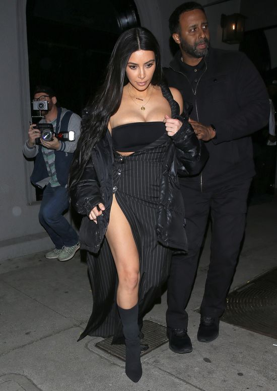 Ta chwila, kiedy Kim Kardashian nie panuje nad własnym biustem