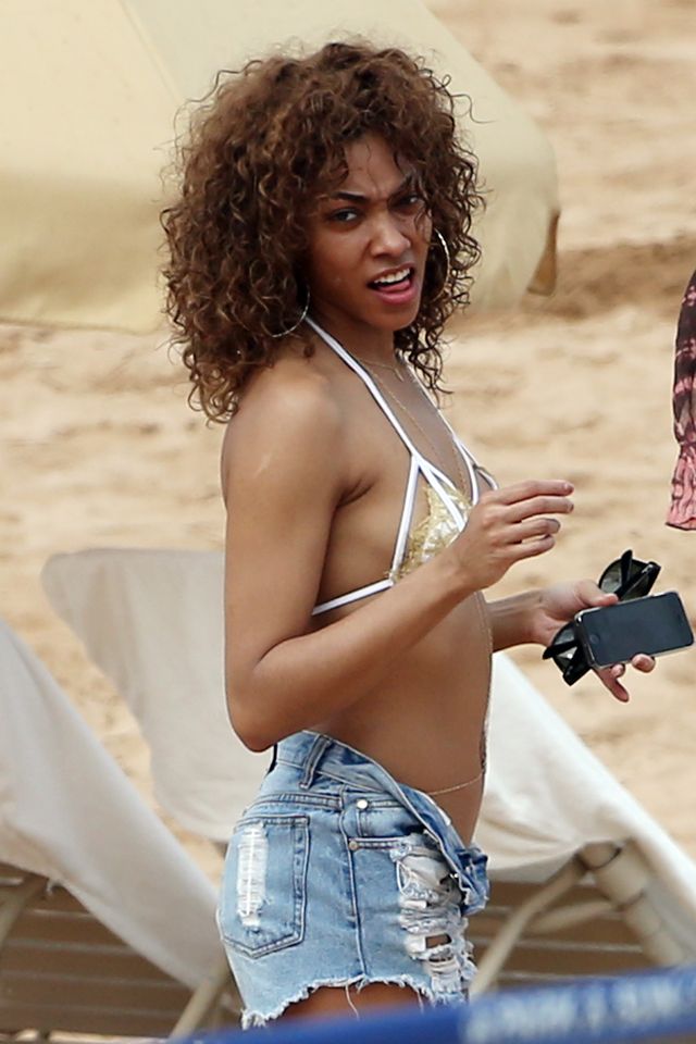 Seksowna córka Eddiego Murphy'ego w bikini na plaży (FOTO)