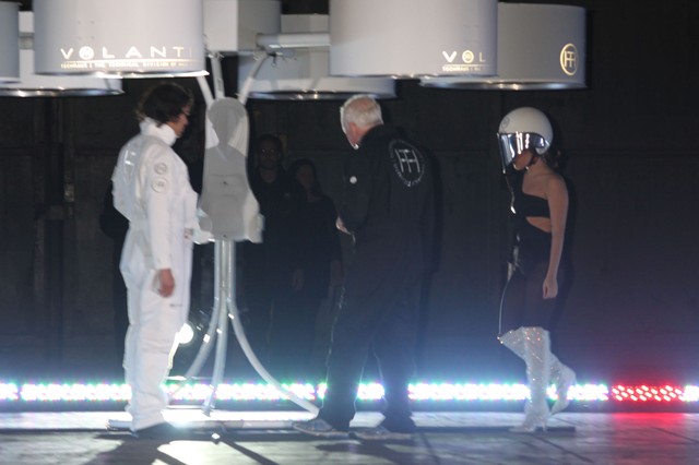 Lady Gaga pokazała… latającą sukienkę! (FOTO) Lady Gaga pokazała… latającą sukienkę! (FOTO)