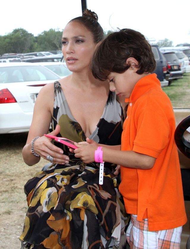 Jennifer Lawrence weekend spędziła z dziećmi (FOTO)