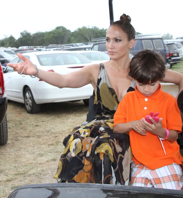 Jennifer Lawrence weekend spędziła z dziećmi (FOTO)