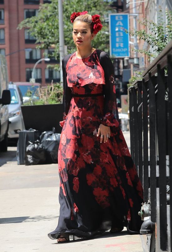 Zdziwisz się, kiedy zobaczysz, co włozyła na siebie Rita Ora (FOTO)