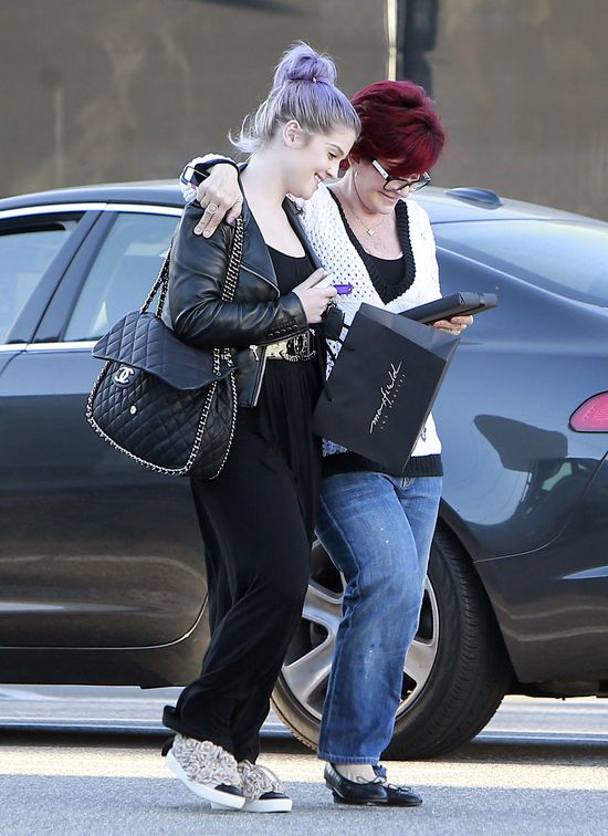Kelly Osbourne już wróciła z wojaży po Europie (FOTO) Kelly Osbourne już wróciła z wojaży po Europie (FOTO)