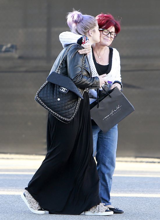 Kelly Osbourne już wróciła z wojaży po Europie (FOTO) Kelly Osbourne już wróciła z wojaży po Europie (FOTO)