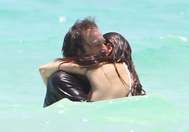 Upojne chwile 77-letniego Al Pacino u boku 38-letniej modelki