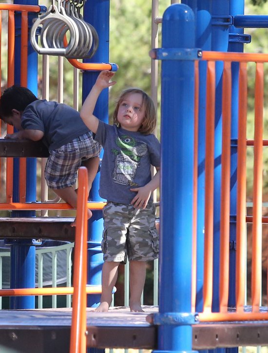 Knox i Vivienne Jolie-Pitt na placu zabaw (FOTO)