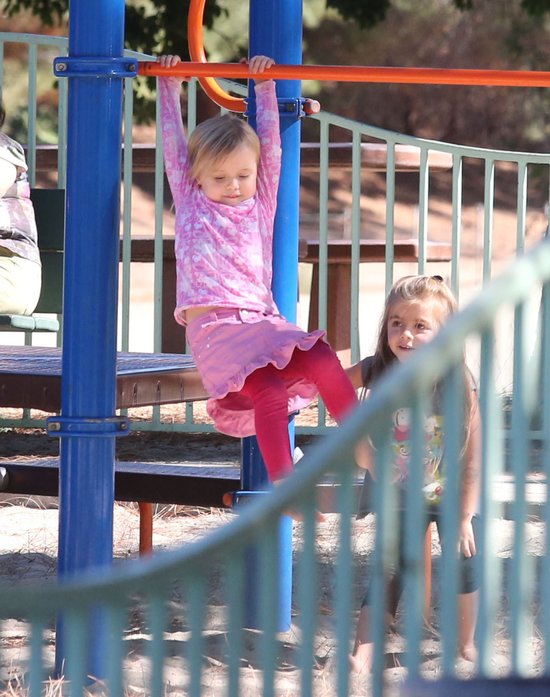 Knox i Vivienne Jolie-Pitt na placu zabaw (FOTO)