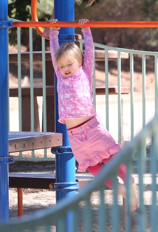 Knox i Vivienne Jolie-Pitt na placu zabaw (FOTO)