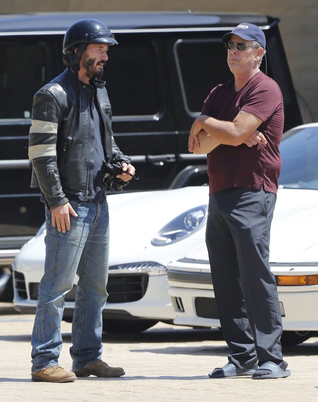 Keanu Reeves pokazał środkowy palec paparazzi (FOTO)