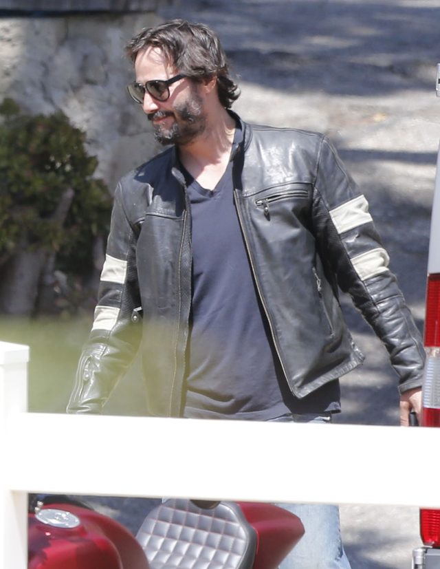 Keanu Reeves pokazał środkowy palec paparazzi (FOTO)