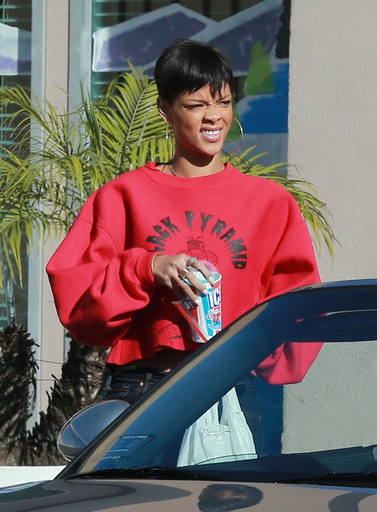 Skrzywiona Rihanna i tyłek Chrisa Browna (FOTO) Skrzywiona Rihanna i tyłek Chrisa Browna (FOTO)