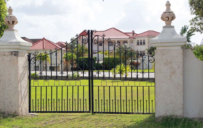 Rihanna kupiła swojej matce dom (FOTO)