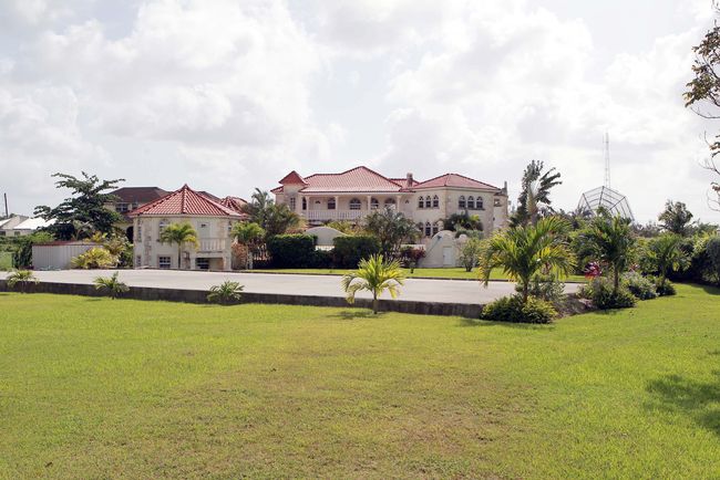 Rihanna kupiła swojej matce dom (FOTO)