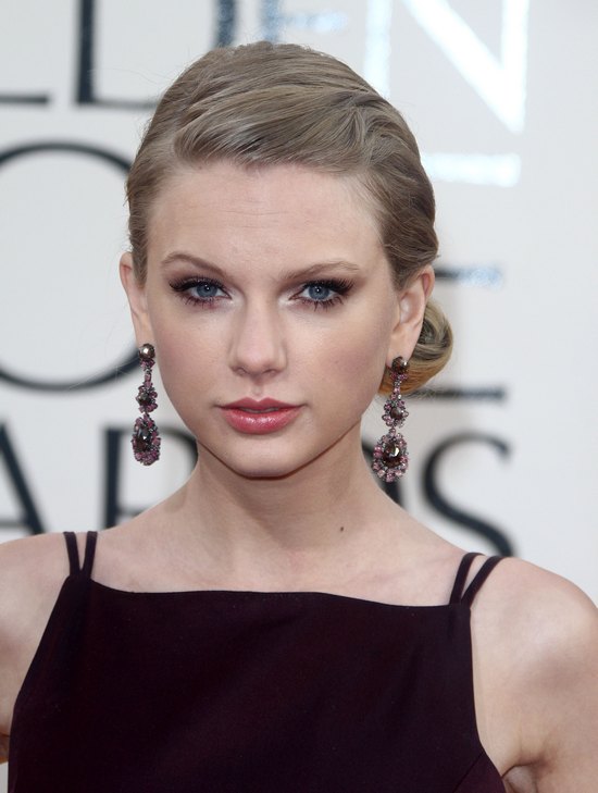 SZOK! Taylor Swift wyrzucała listy od fanów SZOK! Taylor Swift wyrzucała listy od fanów