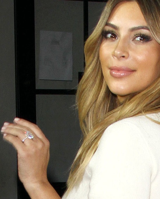 Kylie Jenner pokazała pierścionek zaręczynowy? (FOTO)