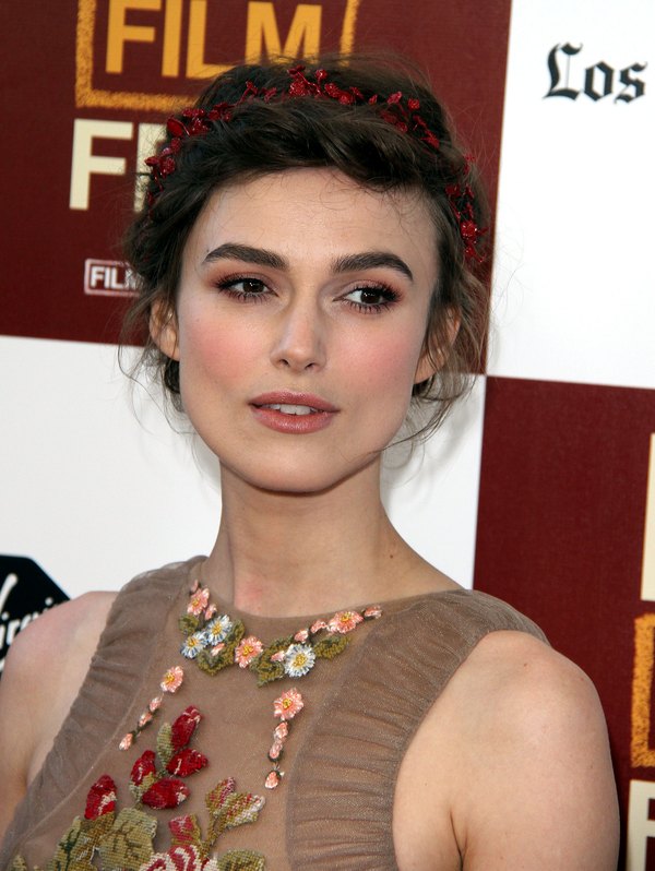 Keira Knightley cała w kwiatach na premierze (FOTO)