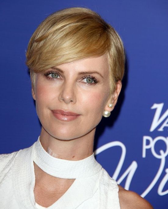 Co chciała ukryć Charlize Theron? (FOTO)