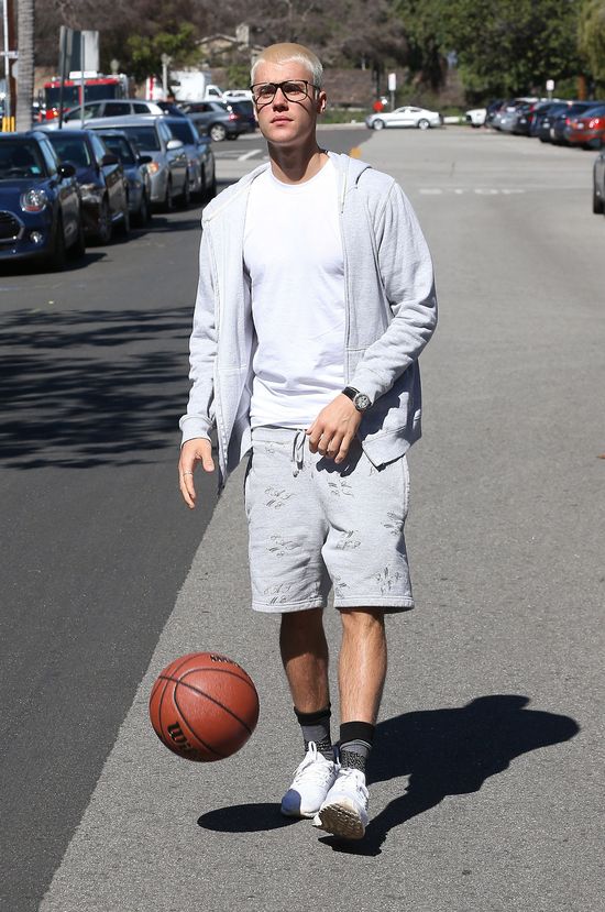 Justin Bieber się POSIKAŁ! (VIDEO) Justin Bieber się POSIKAŁ! (VIDEO)